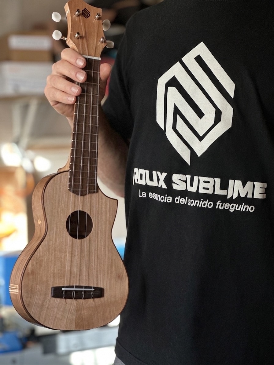 Ukelele soprano de lenga construido por Roux Sublime