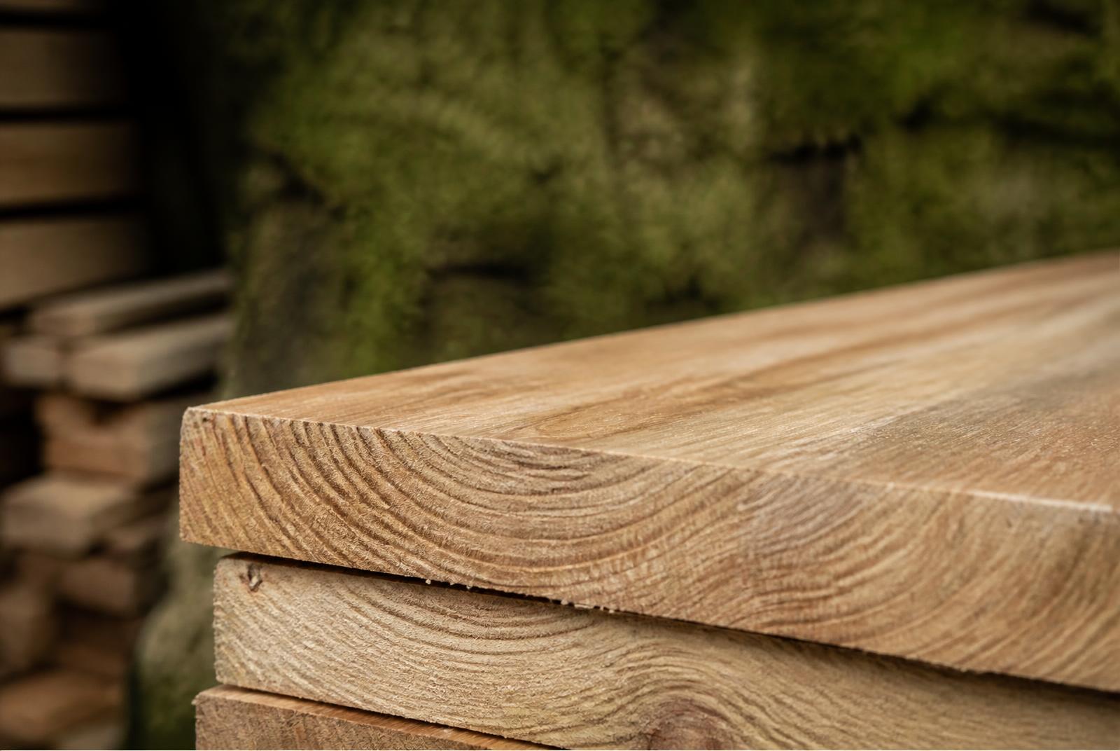 Tablas de lenga en el taller